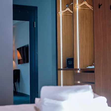 Stadthotel - Sgrafit - Self Check-in Hotel
